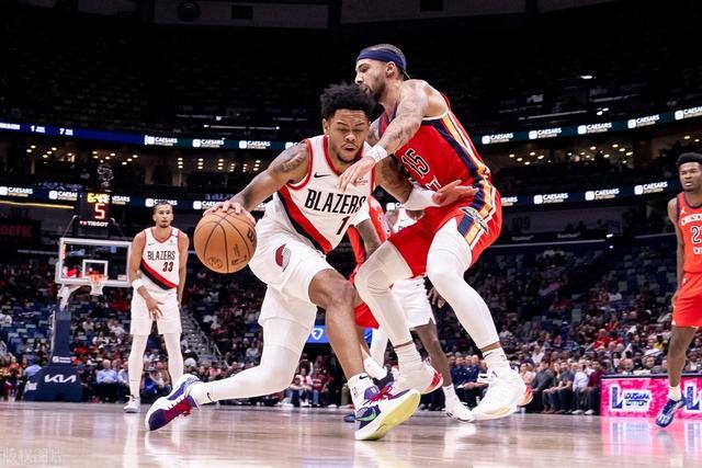 姆巴佩球员通道内找队友沟通没人理