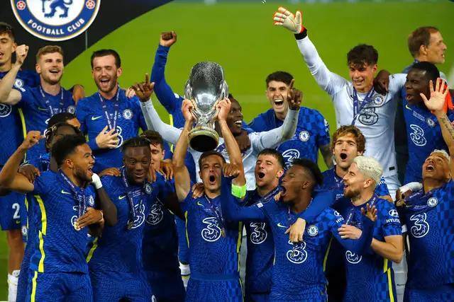 记者：本坦库尔因种族歧视孙兴慜 被英足总禁7场